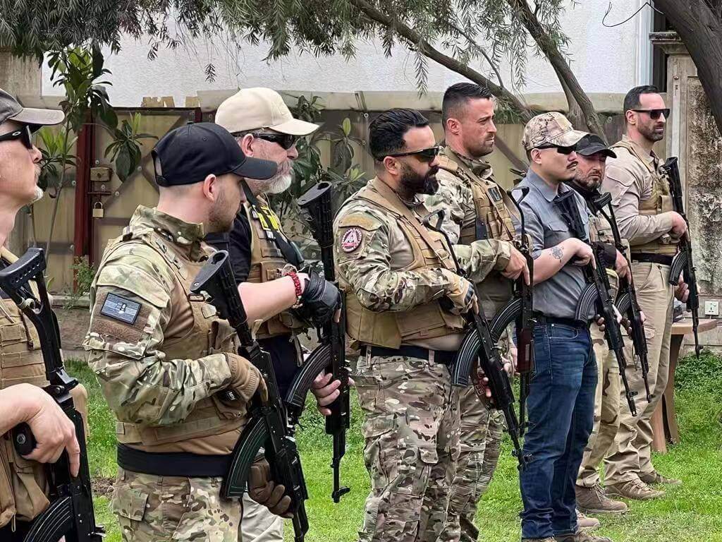 فريق حراسة شخصية محترف